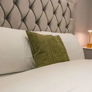 Adam Short Bed & Breakfast London